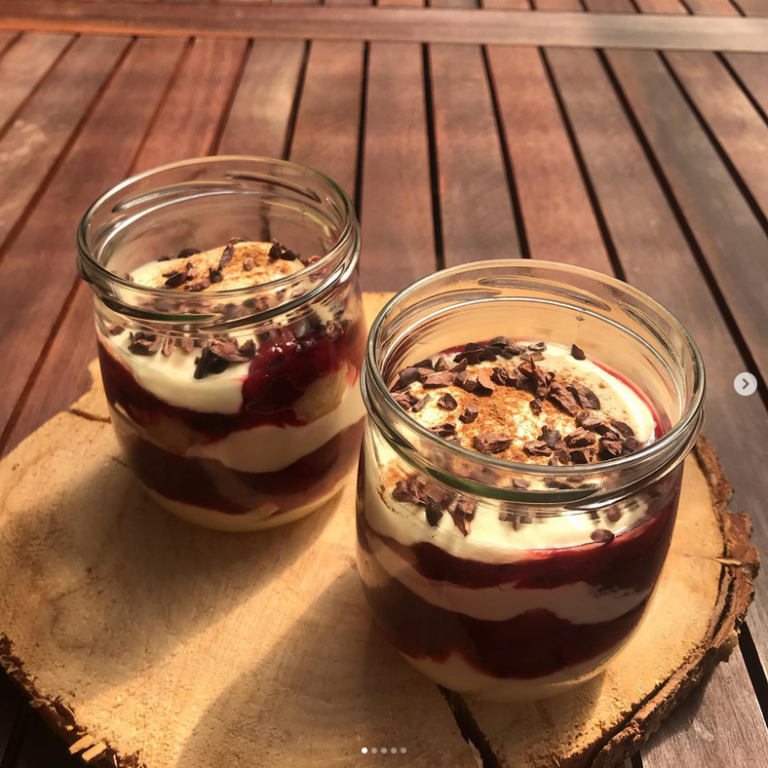 Zwetschgentiramisu mit Kakaonibs